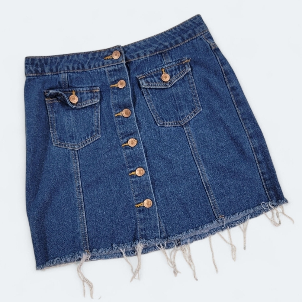 Forever 21 Denim Button-Front Skirt Size Medium Cut Of Jeans Frayed Hem Fringe